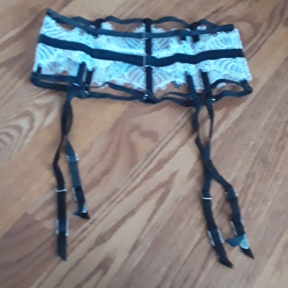 Victoria's secret lingerie garter belt. White and black lace Size XS/Sma… - Picture 5 of 8